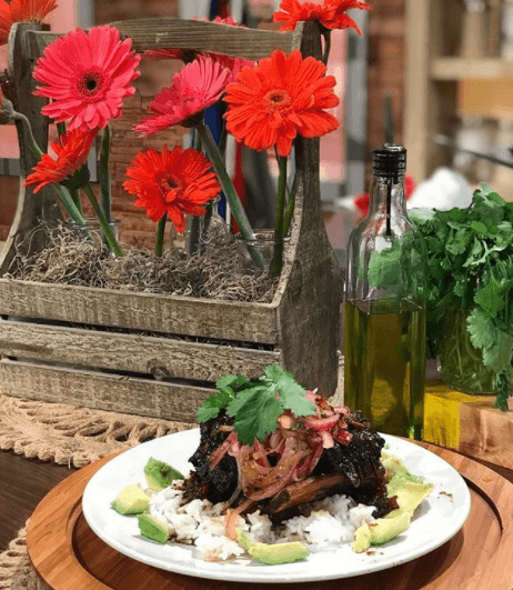 El asado negro quedó delicioso, ahora ya sabemos paso a paso cómo prepararlo. 
<a href="http://www.univision.com/shows/despierta-america/el-asado-negro-con-costilla-corta-de-res-al-estilo-de-la-chef-lorena-garcia" target="_blank"><b>SIGUE AQUÍ LA RECETA</b></a>.