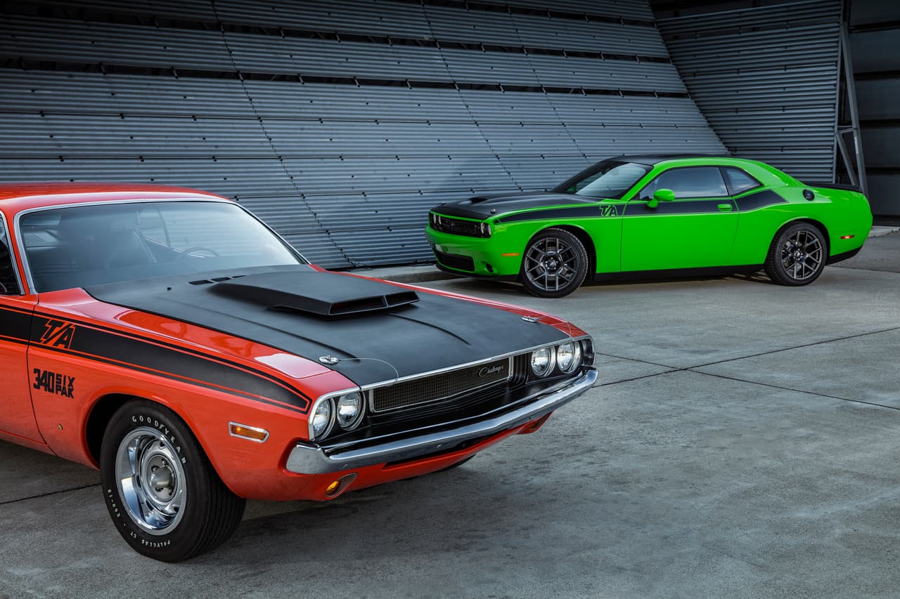 Dodge Challenger T/A de 1970 fue un modelo producido con el único propósito de ser homologado para el circuito de carreras Trans Am. Es por eso que solo se construyeron 2,399 unidades y hoy es uno de los
<i>muscle</i>
<i>cars</i> más codiciados por los coleccionistas.