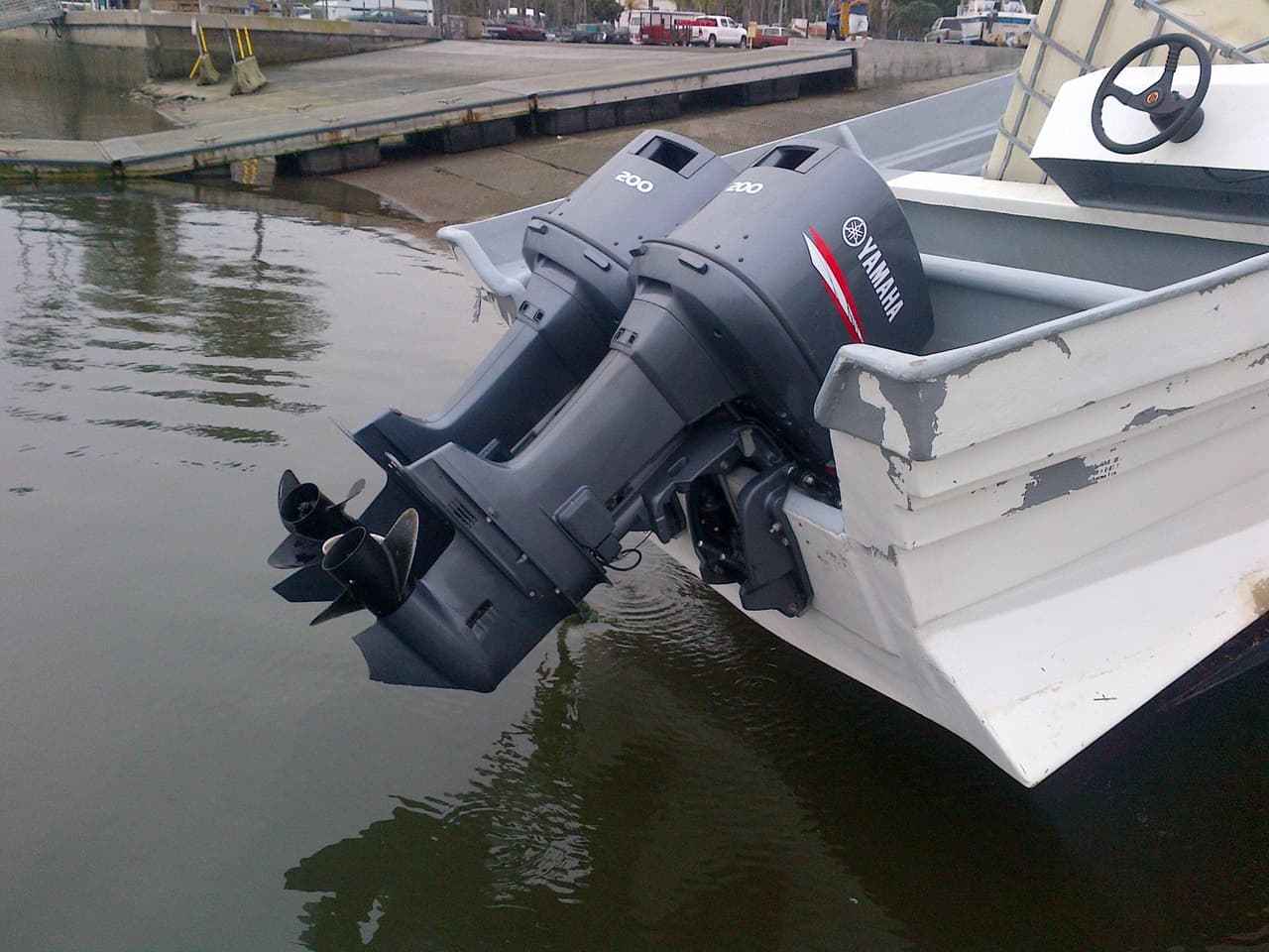 Los contrabandistas usan motores fuera de borda y navegan por aguas internacionales por varios días para no ser detectados por los radares de la Marina mexicana y de la Guardia Costera de EEUU.