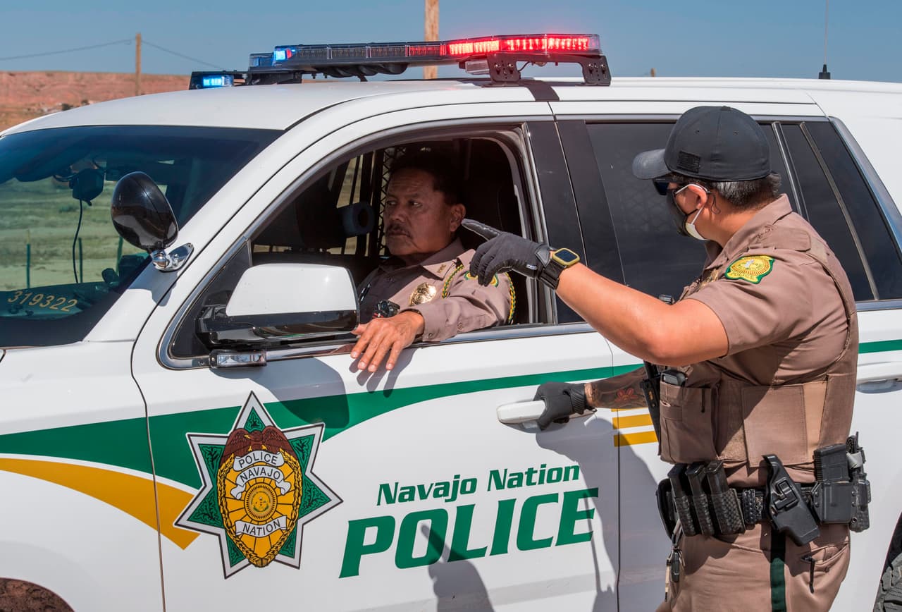 Extienden el toque de queda en la Nación Navajo para frenar la propagación de coronavirus 