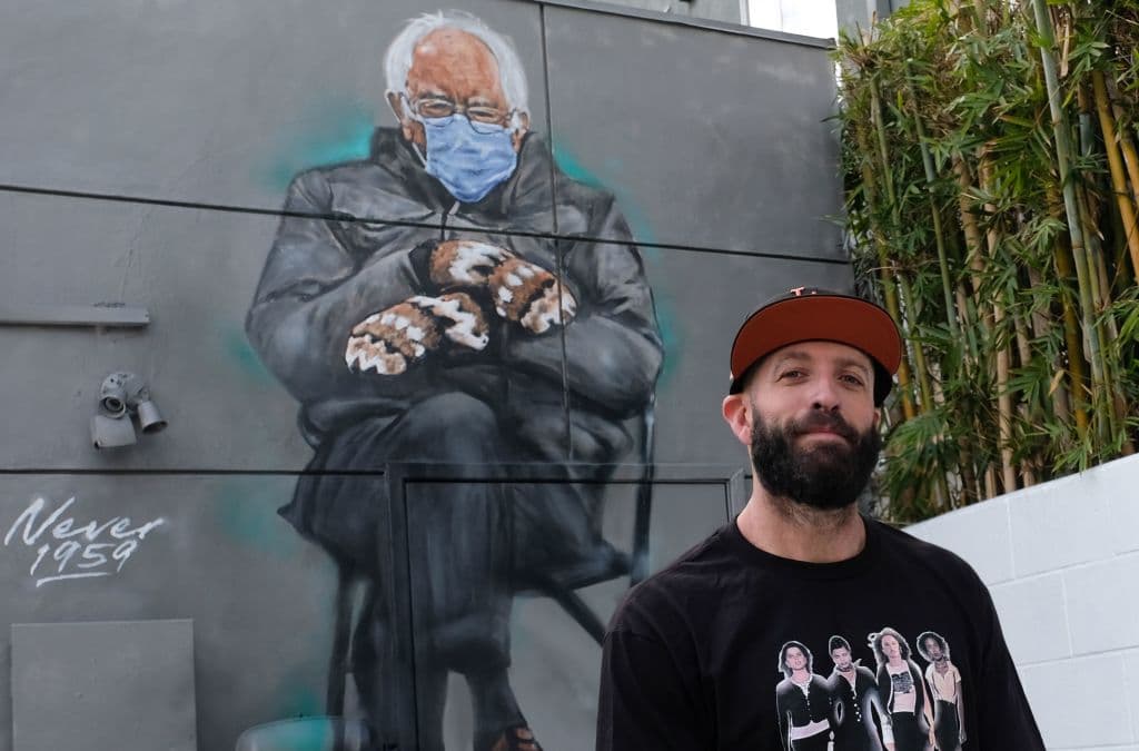 La famosa imagen del veterano político progresista de Vermont también fue pintada en un mural de Culver City, California, por el artista Jonas Never.