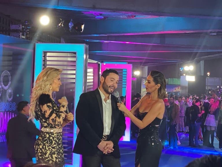 Rafael, el vocalista de la banda Los Sebastianes, al ser entrevistado por Ingrid Lazper y Marilé Andrade, dijo que disfruta el éxito de su tema ‘A través del vaso’, el cual interpretó con Lucero la noche de este miércoles.