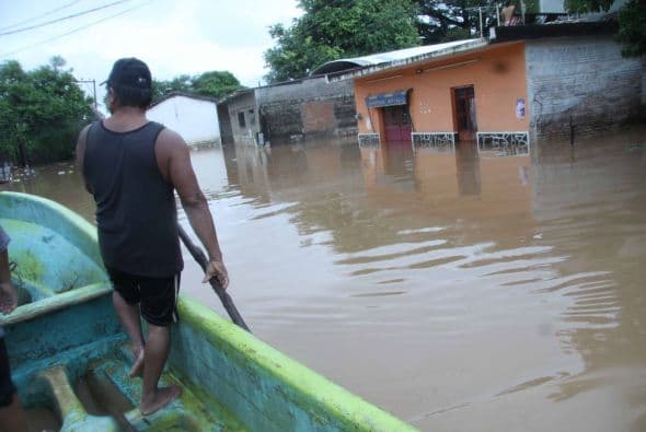 Los daños que dejó el huracán fueron 40 mil personas desplazadas, 14 muertos y cuantiosos daños.