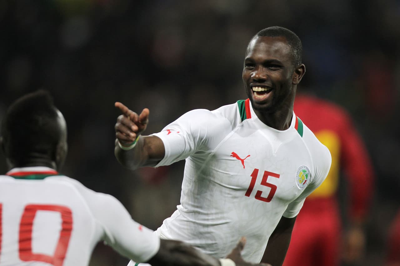 5. Moussa Konaté (Senegal) - Amiens logró salvarse del descenso en su primera temporada en la Ligue 1 y en gran parte fue por el aporte ofensivo de su delantero africano. Marcó 13 goles –incluído un doblete al PSG– por lo que es la referencia en el área para los senegaleses. Con Sadio Mané pueden hacer una dupla letal.