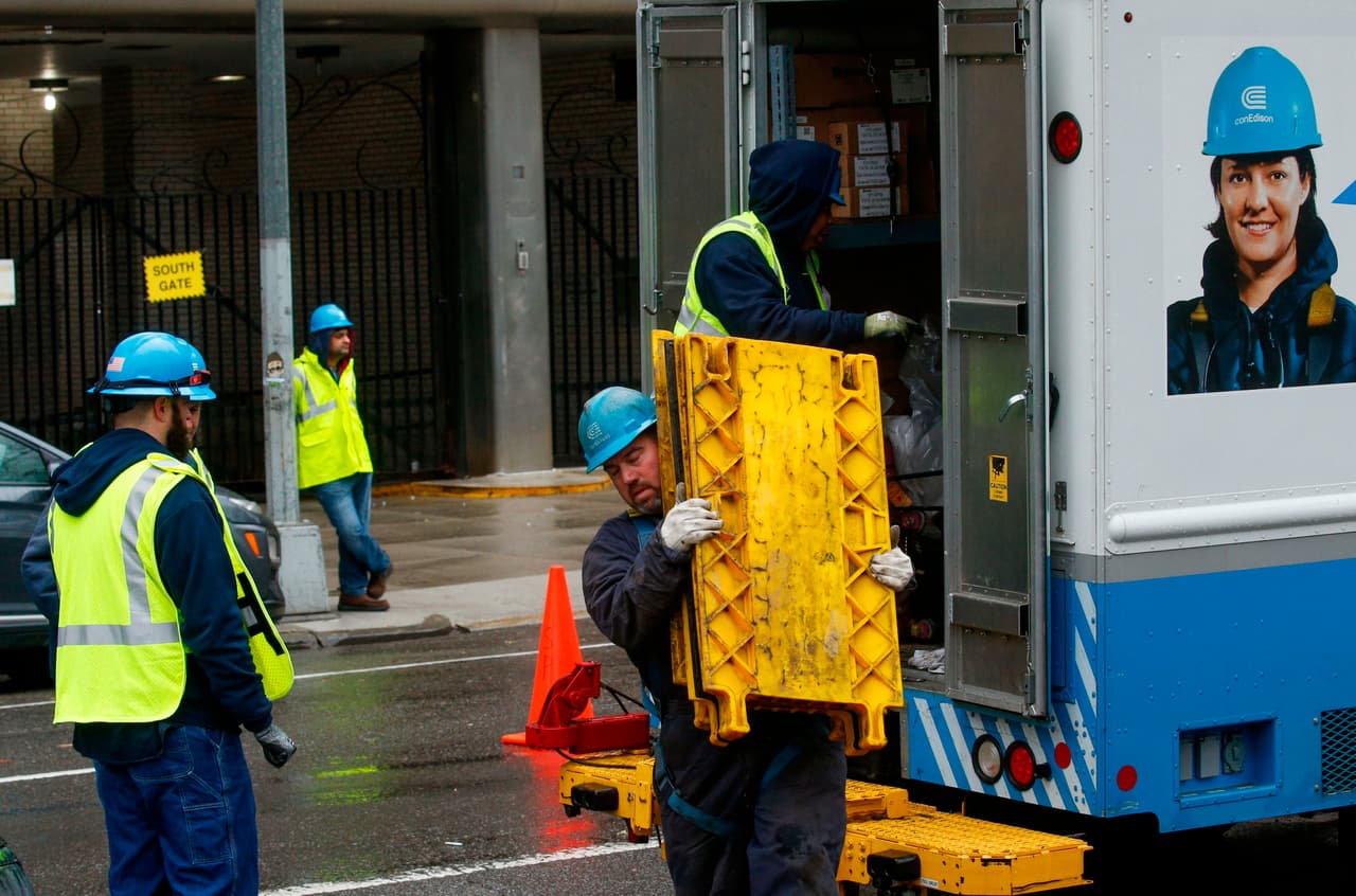 Alcalde De Blasio advierte a los residentes de Brooklyn de un posible apagón masivo