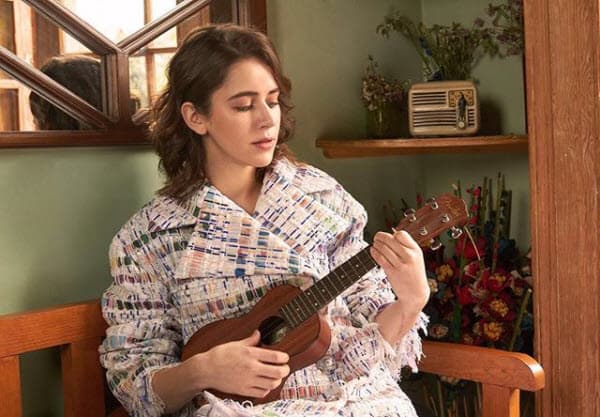 En 2016 lanzó a la venta su primer material discográfico con temas que ella mismo escribió.