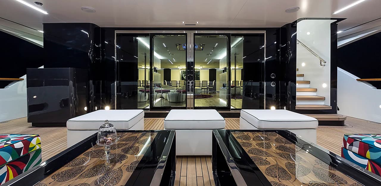 Tiene su propio gimnasio.
<br>