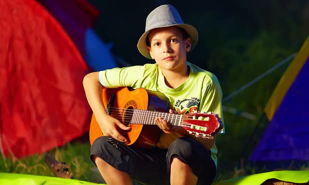 El zoológico del Bronx ofrece programas de verano para menores desde kinder hasta preadolescentes con actividades al interior del parque.
<br>Los costos oscilan entre los 250 dólares y los 650 dólares. Puedes 
<b><a href="https://bronxzoo.com/learn/camps/bronx-zoo-camp" target="_blank">revisar el programa en el siguiente enlace.</a></b>