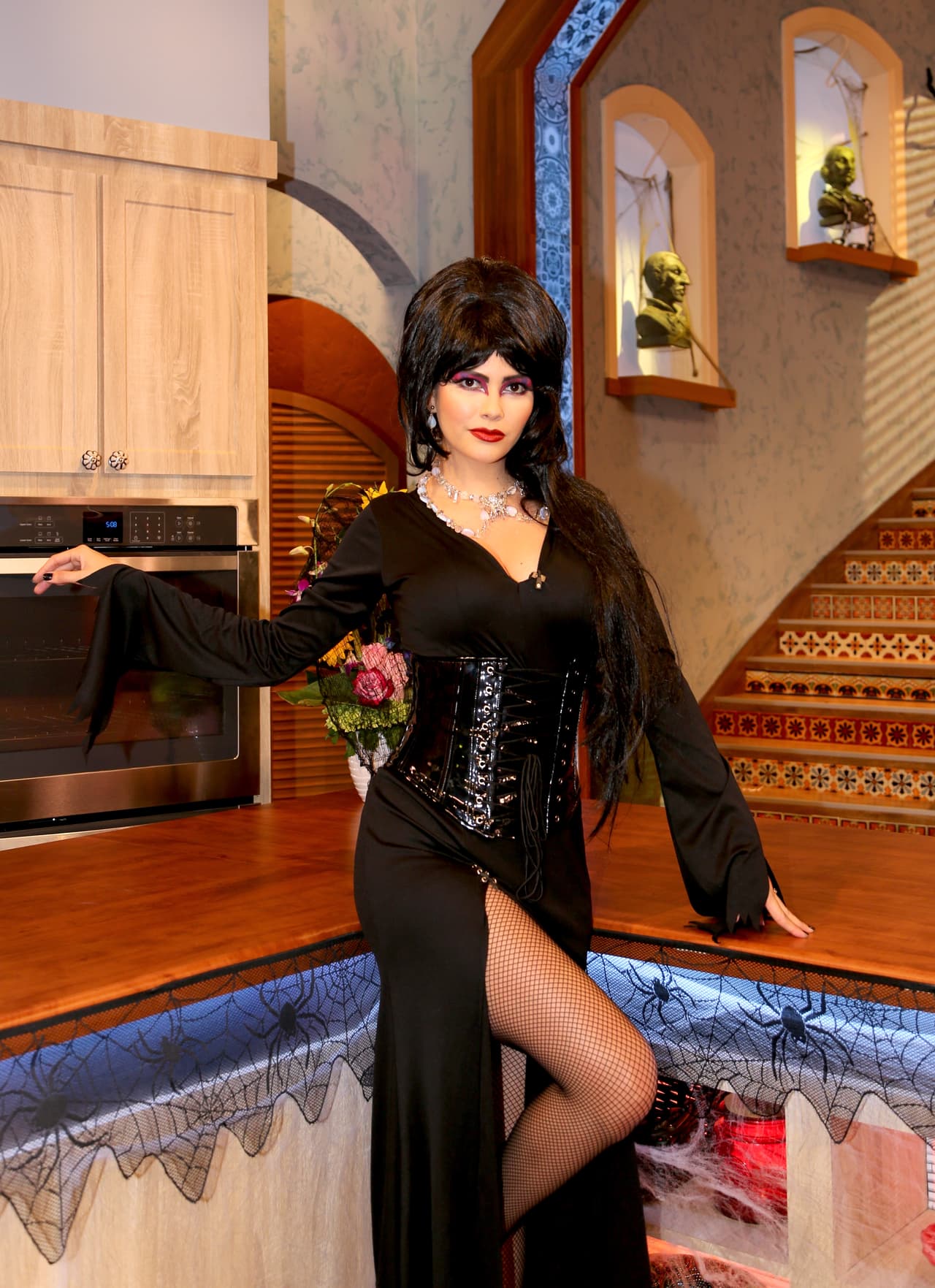 Ana Patricia se transformó en 'Elvira, the Mistress of the Dark'.