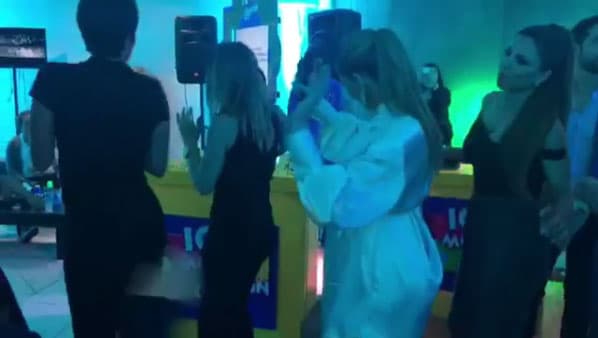 La guapa venezolana no dejó de bailar, seguro que Matías heredará ese meneo de caderas de su mami.