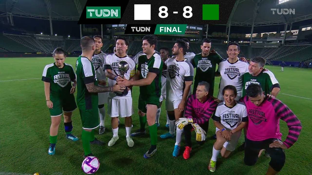 ‘Bam Bam’ Zamorano y Stoichkov se lucen en el Partido de Celebridades 