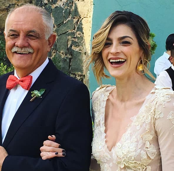 Y uno de los momentos más lindos de la ceremonia: la entrada de la novia. ¡Cuánta felicidad!