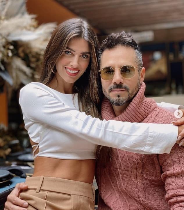 Los dos famosos no dejan de dedicarse amorosos mensajes en sus publicaciones y, cada vez que tienen la oportunidad, comentan las fotografías del otro en Instagram.