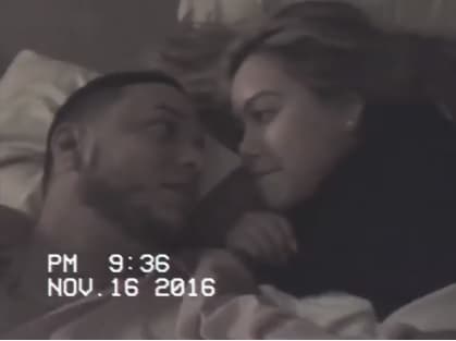 Algo muy similar sucedió con Chiquis Rivera y Lorenzo Méndez, quienes publicaron imágenes en la cama, para la promoción del sencillo 'Imperfectamente perfecta' del cantante.