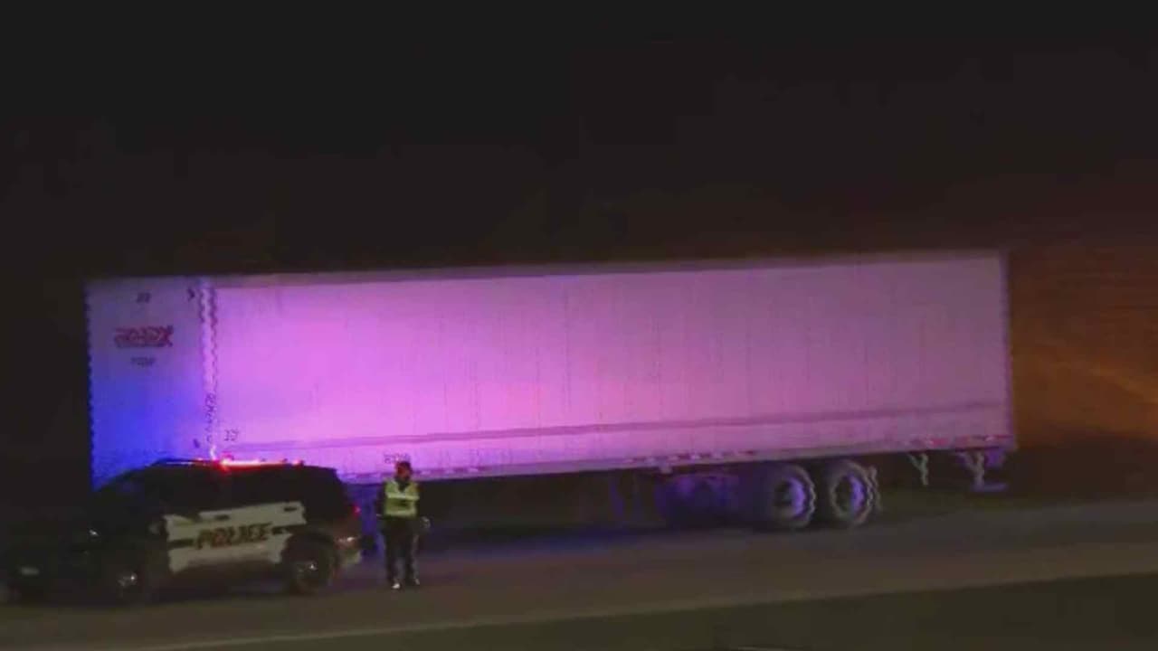 Conductor de tráiler pierde el control en carretera 10 en San Antonio, Texas