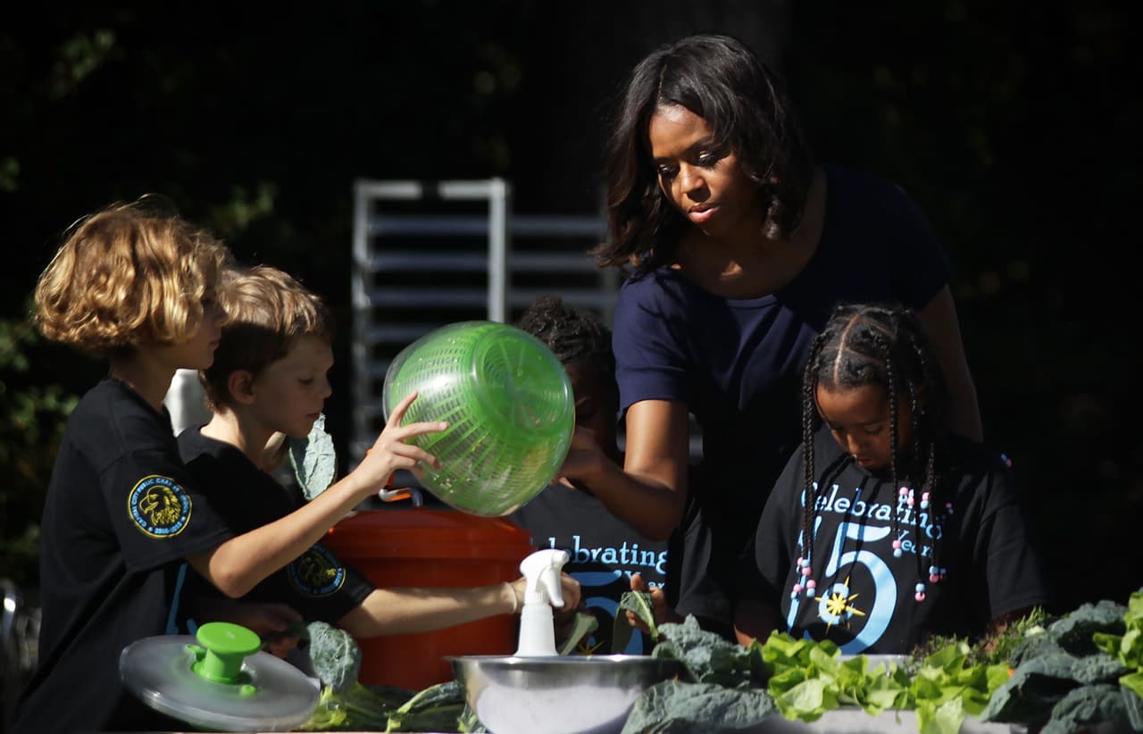 Michelle Obama canta rap por la educación universitaria
