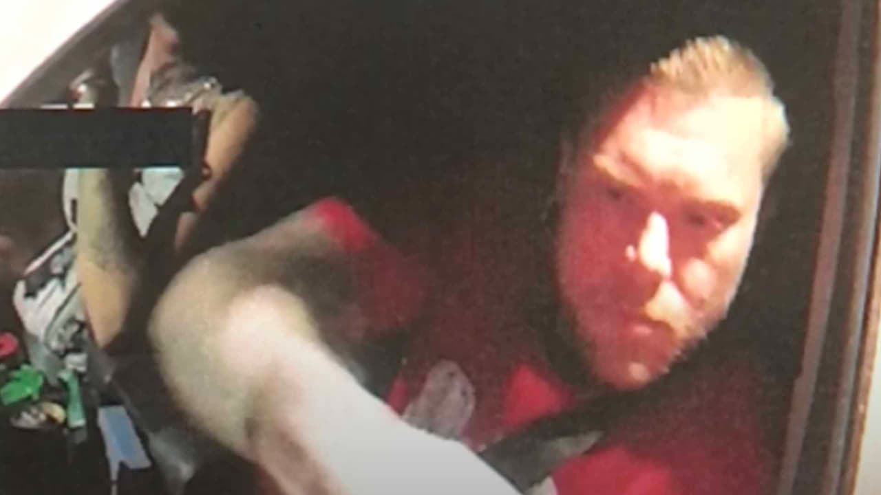 Este hombre es acusado de matar y enterrar a una pareja en una playa de Texas 