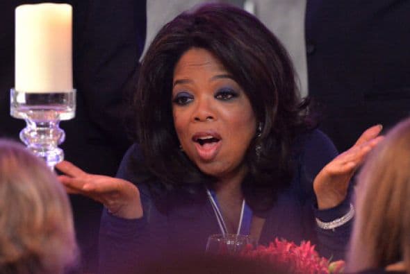 OPRAH WINFREY. La magnate de los medios y reina de los talk shows es hija de una madre soltera adolescente, y creció en las zonas rurales de Mississippi, en donde fue abusada sexualmente y quedó embarazada a los 14 años. El bebé, sin embargo, no sobrevivió.