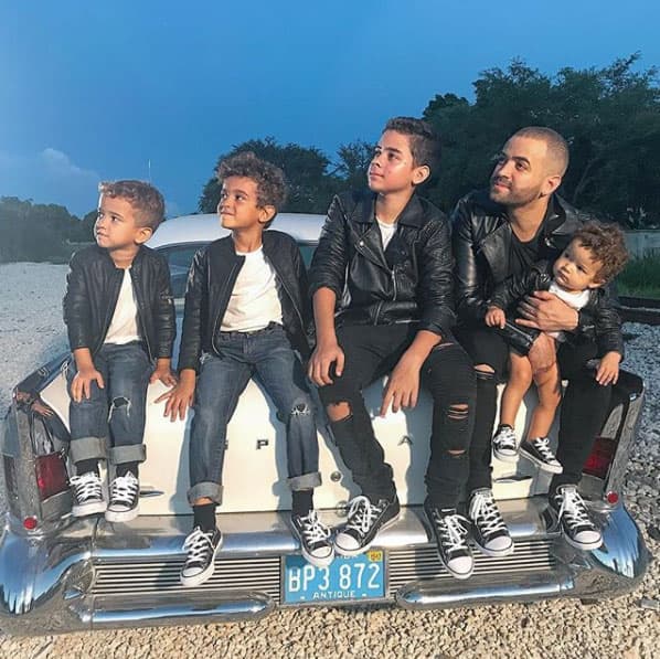 <b><a href="https://www.univision.com/shows/pequenos-gigantes/nacho-es-juez-en-pequenos-gigantes#rel">Nacho</a></b> es padre de cuatro varones que no solo están demostrando que heredaron su talento vocal, sino también su la manera de vestir.