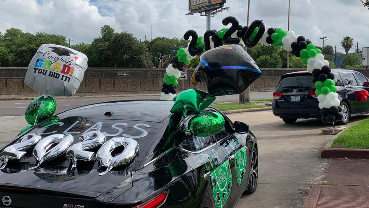 Al ser un año diferente, los organizadores hicieron este desfile para que los estudiantes pudieran celebrar.