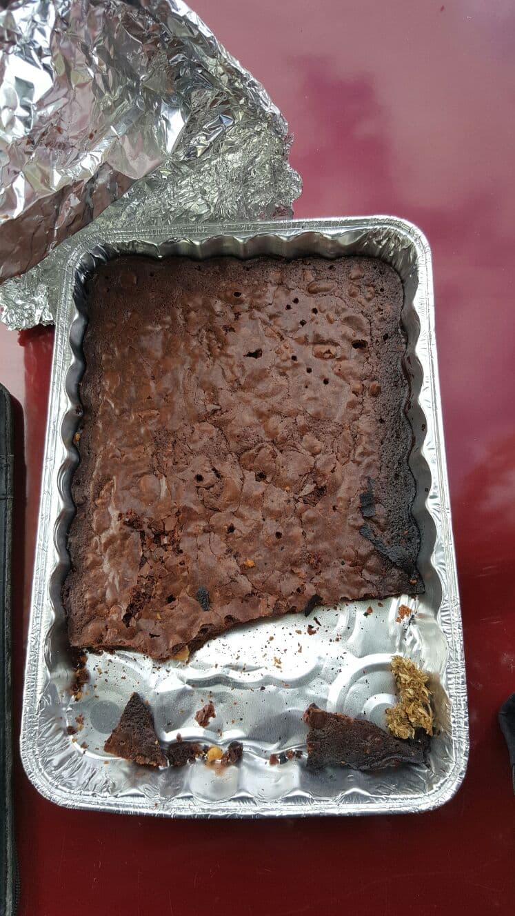 Arrestan a sujeto que estaba con dos menores celebrando picnic con bizcochos de marihuana