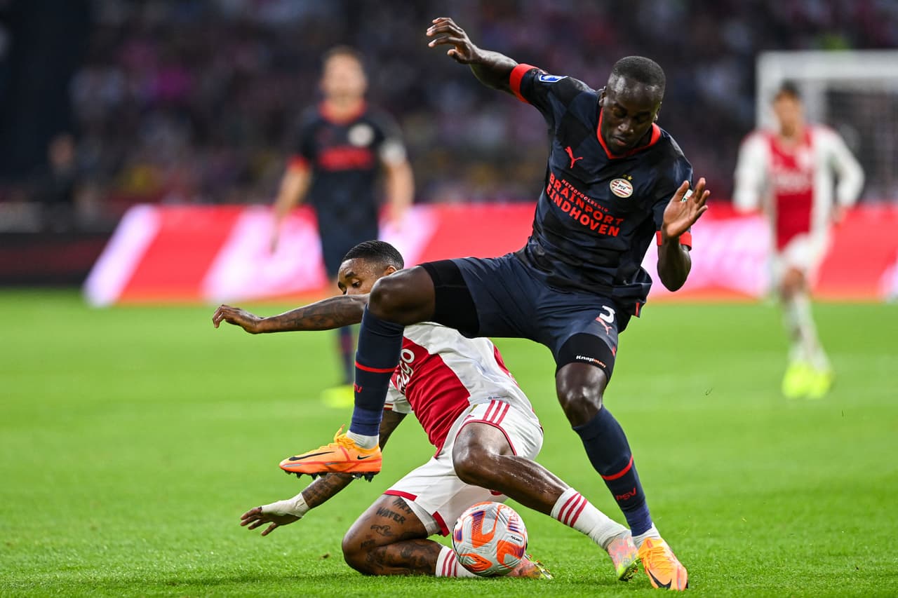 El PSV Eindhoven celebró esta noche en grande ya que ganó no solo el título si no se lo quitó al rival más acérrimo.
