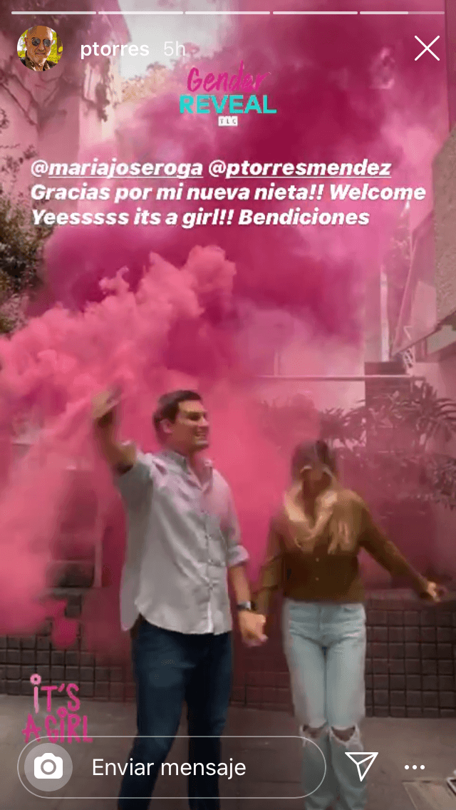 El único hijo de la diva reveló el domingo 19 de julio que, junto a su pareja María José Rodríguez, 
<b><a href="https://www.univision.com/famosos/a-lucia-mendez-se-le-hizo-ya-sabe-el-sexo-del-bebe-del-que-sera-abuela-fotos" target="_blank">espera una niña. </a></b>
<br>