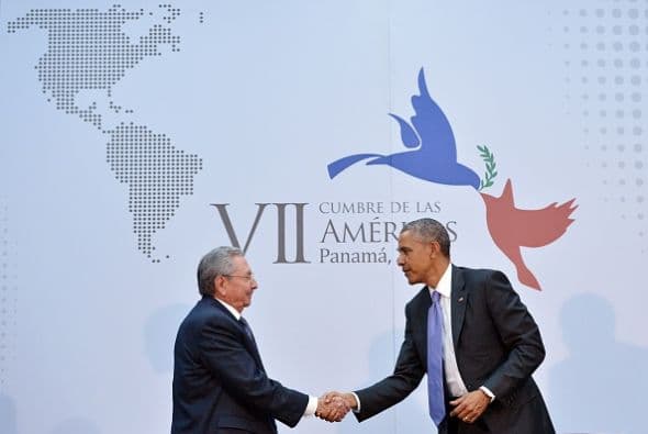 El esperado encuentro entre los presidentes de Cuba y EEUU se concretó este sábado en el marco de la VII Cumbre de las Américas.