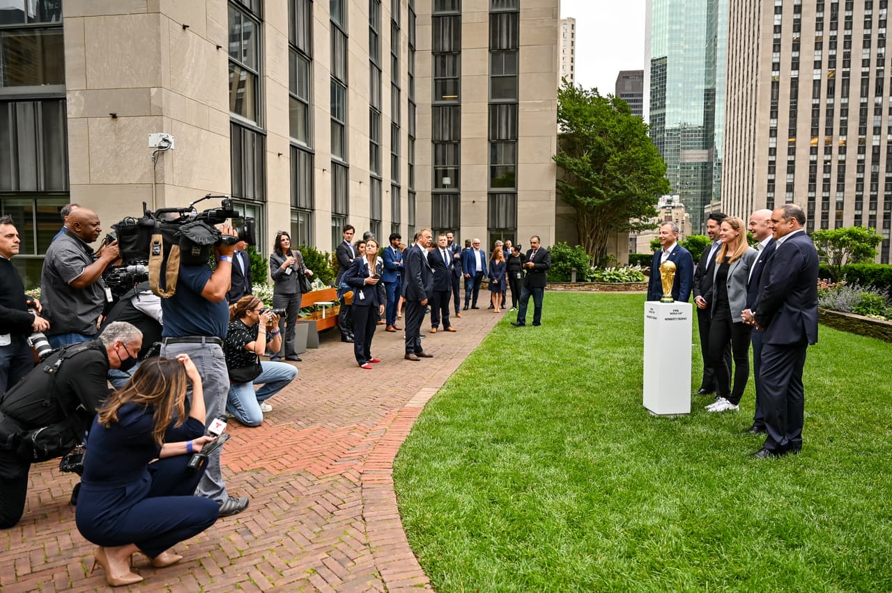¡Todo listo! De la mano de Gianni Infantino, Víctor Montagliani y Becky G, la FIFA dio a conocer las 16 sedes y estadios que albergarán la Copa del Mundo 2026.