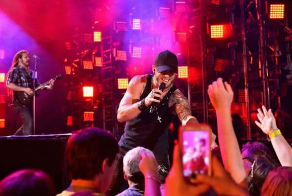 19. Brantley Gilbert; 209,141 dólares; 29.35 dólares.
