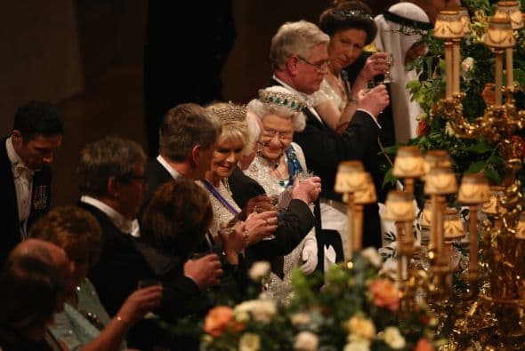 Entre los asistentes a la cena se encontraba el viceministro principal norirlandés y ex comandante del ya inactivo Ejército Republicano Irlandés (IRA), Martin McGuinness.