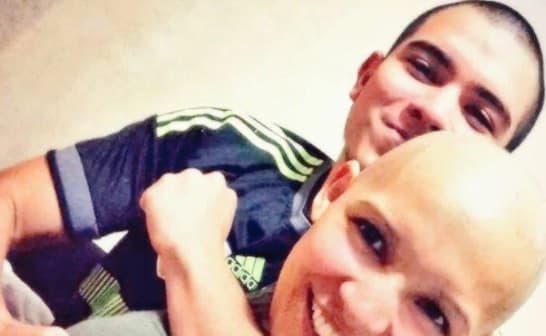 En esta imagen, Rubén le dedica hermosas palabras a su mami: "si pudiera te acercaba a las estrellas, cada noche. Para que hablaras con ellas y saltaras este bache. #staystrongmon".