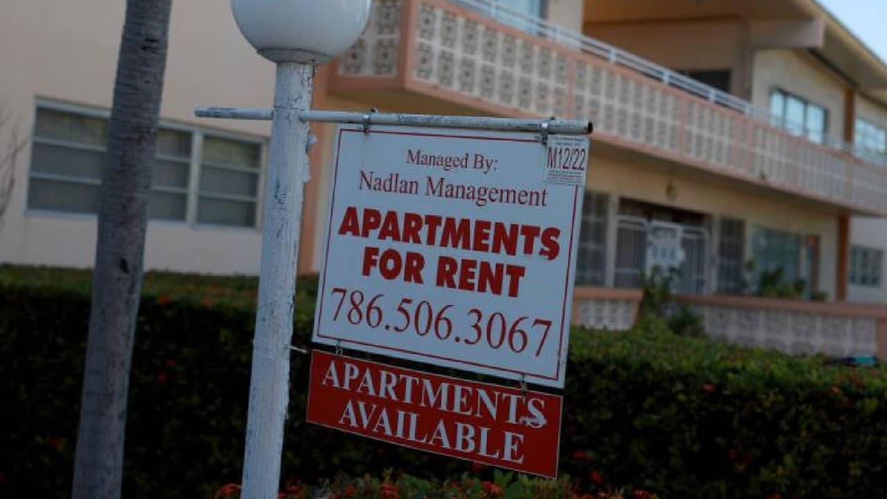 La preinscripción la programa 
<b>no tiene ningún costo</b>; las solicitudes se atenderán mediante orden aleatorio por computadora y no por orden de llegada. Cualquier persona interesada puede enviar una solicitud previa para la lista de espera; la elegibilidad se verificará cuando el solicitante sea seleccionado de la lista de espera.