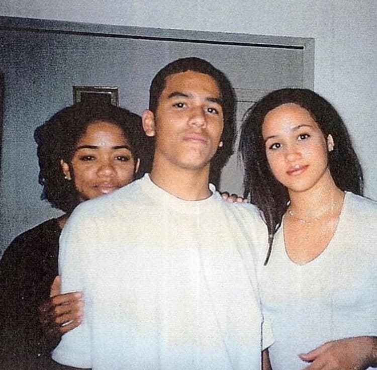 Y es que algunos familiares estadounidenses de la exactriz de 37 años decidieron celebrar un 
<b><a href="https://www.univision.com/famosos/meghan-markle-y-el-principe-harry-romperian-otra-tradicion-real-con-esta-eleccion-para-su-bebe-fotos">‘baby shower’</a></b> en honor a los duques de Sussex y al bebé que están por tener.