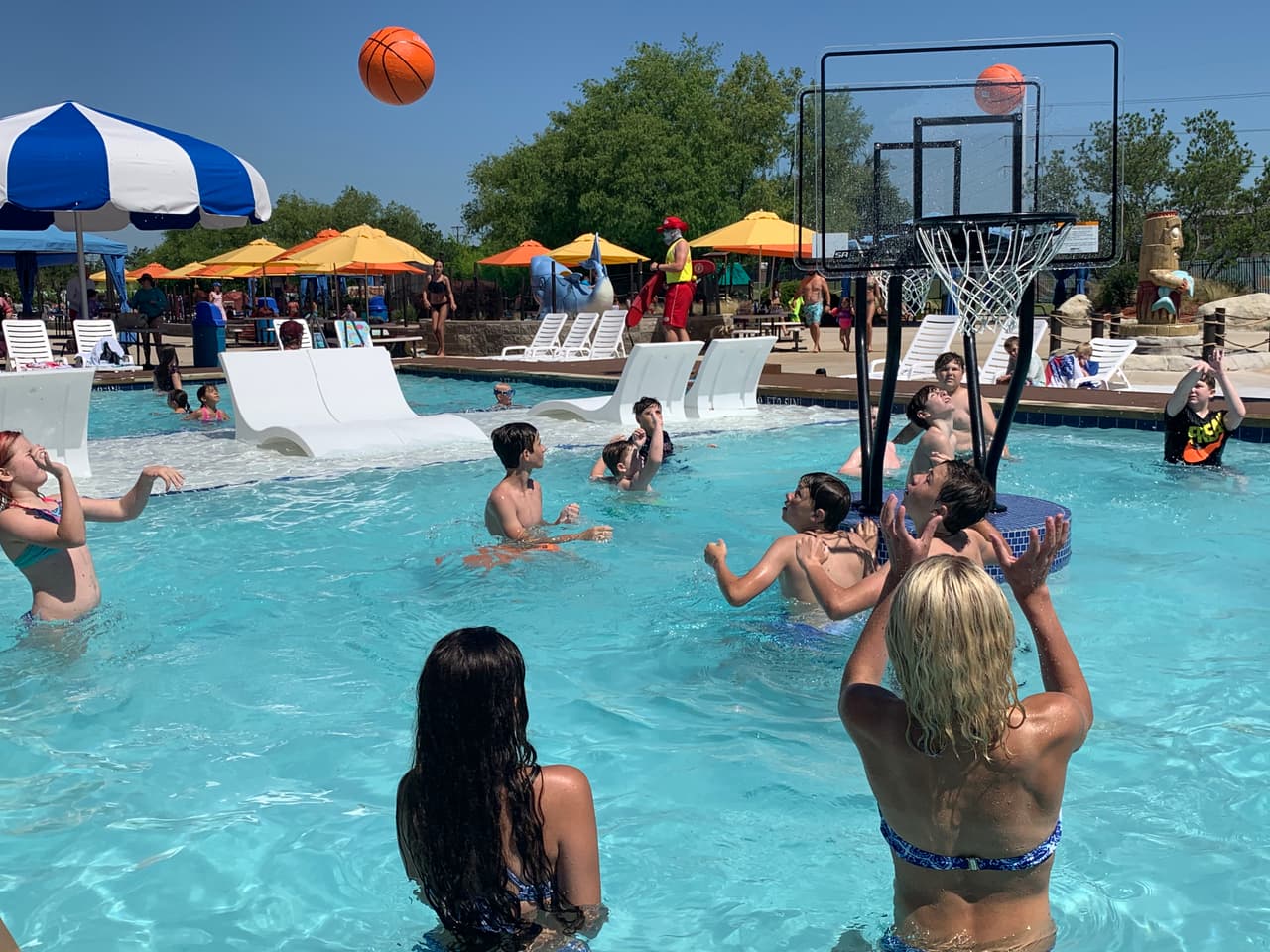 El parque publicó en Facebook que existen muchas medidas de seguridad, saneamiento y distanciamiento social para mantener a los asistentes seguros.