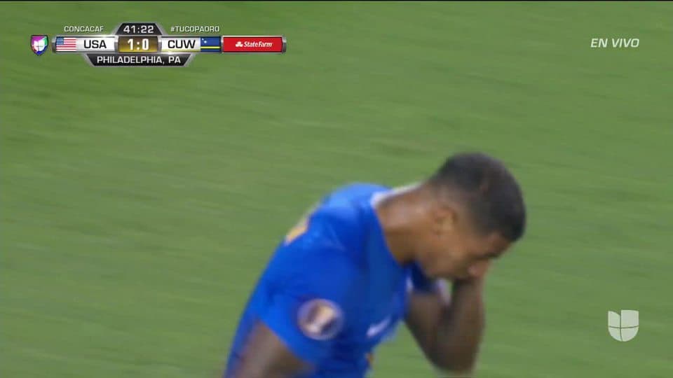 Tiro desviado de Darryl Lachman