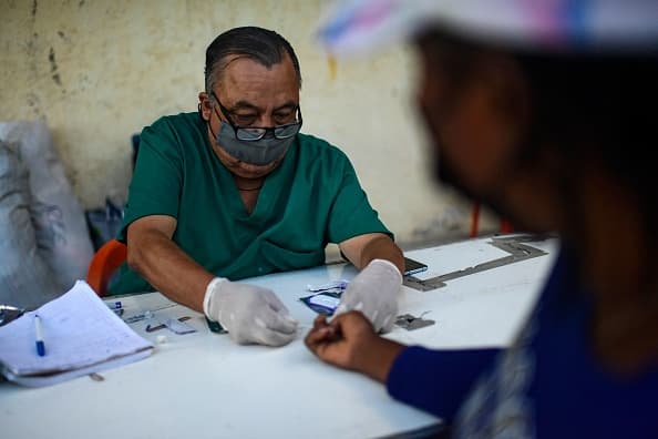 Para localizar una clínica que ofrezca exámenes de infecciones de transmisión sexual de manera gratuita, puedes pinchar 
<a href="https://gettested.cdc.gov/" target="_blank">aquí</a> e introducir tu código postal.