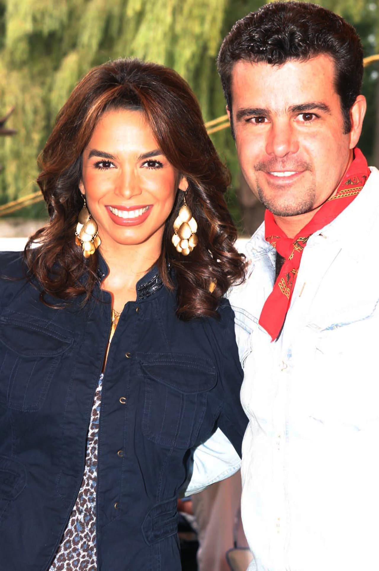 Eduardo Capetillo y Biby Gaytán están 
<b><a href="https://www.univision.com/shows/hoy/estamos-lejos-de-ser-una-familia-perfecta-asi-califica-biby-gaytan-su-matrimonio-con-eduardo-capetillo-video" target="_blank">a punto de cumplir 26 años de casados. </a></b>D urante todo este tiempo la pareja se ha enfrentado a muchos retos y dificultades que, según el actor, han podido superar gracias al amor.