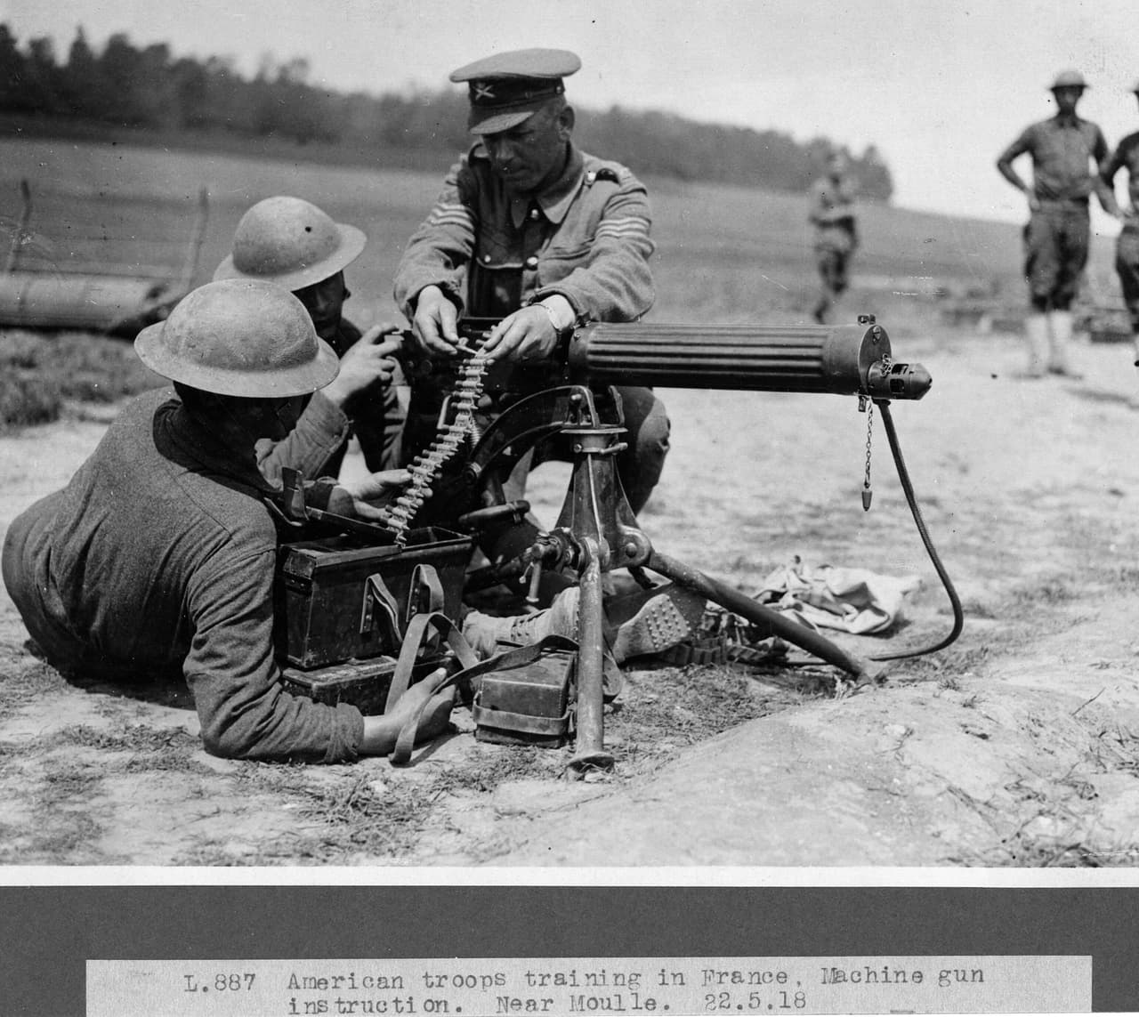 Iguales en combate, diferentes en tiempos de paz