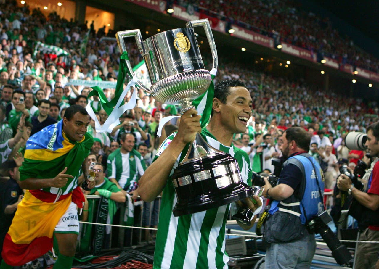 En un partido dramático hasta los tiempos extras, el Betis de Sevilla se impuso al Osasuna. La buena noticia fue que el Betis estaba clasificado a Champions y el subcampeonato de la Copa del Rey le valió al Osasuna para calificar a la Copa de la Uefa.