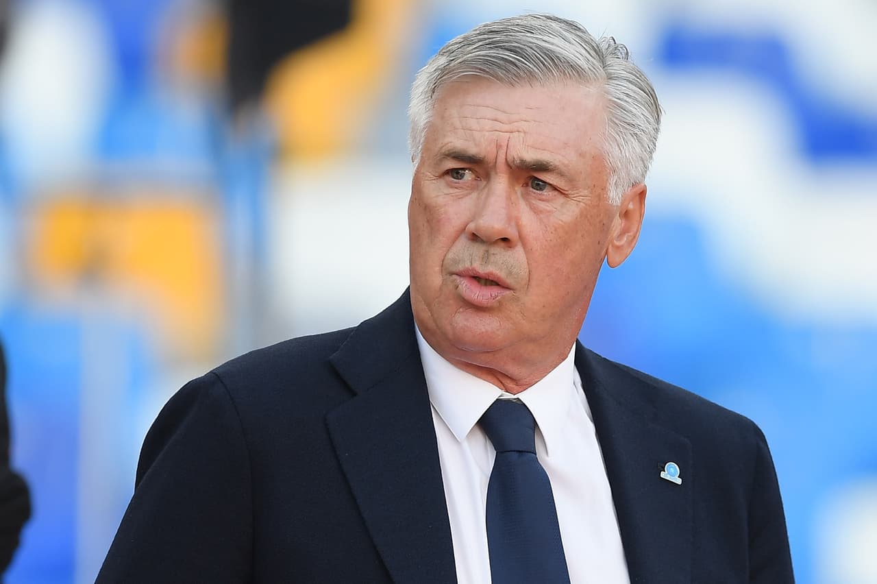 Ancelotti no estuvo de acuerdo con la decisión pero al inicio la aceptó. De Laurentiis declaró a medios que no era un castigo, sino una oportunidad para que el equipo se conociera mejor.