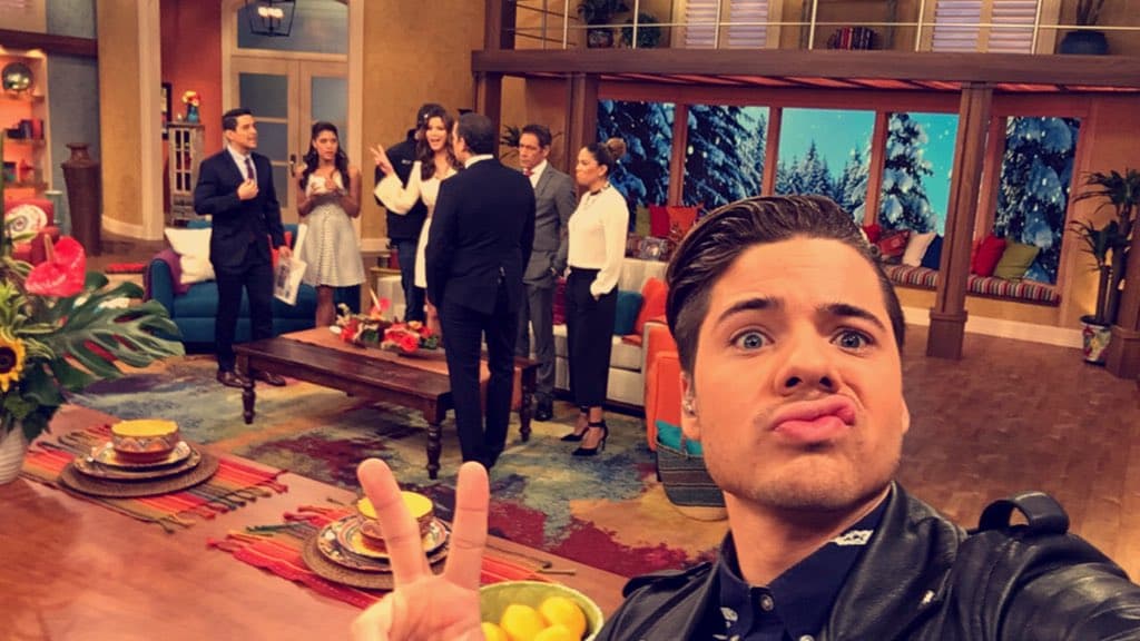 William Valdes: "Ya estamos listos para traerles una mañana llena de alegría". (Enero 11, 2016)