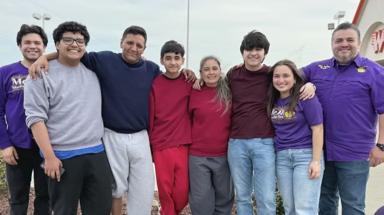 "Pensé que mi vida ya se había acabado aquí": Familia de mariachis se reúne tras detención de ICE
