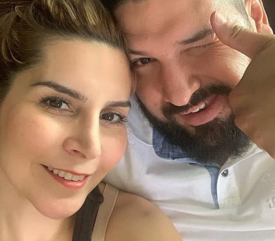 También ventiló intimidades del empresario. Aseguró que "él se siente Brad Pitt" y reveló que tiene un 
<b>miembro viril "pequeño". </b>
<br>