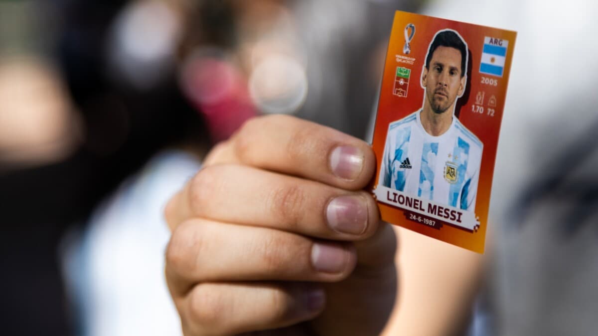 Estampitas de Panini de Cristiano y Messi superan los 1,000 dólares
