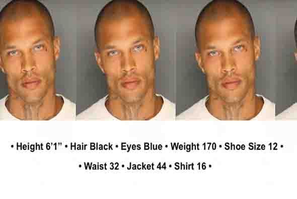 ¿Y por qué no? También los usuarios se han valido para poner las medidas y características físicas de este hombre de ojos claros.