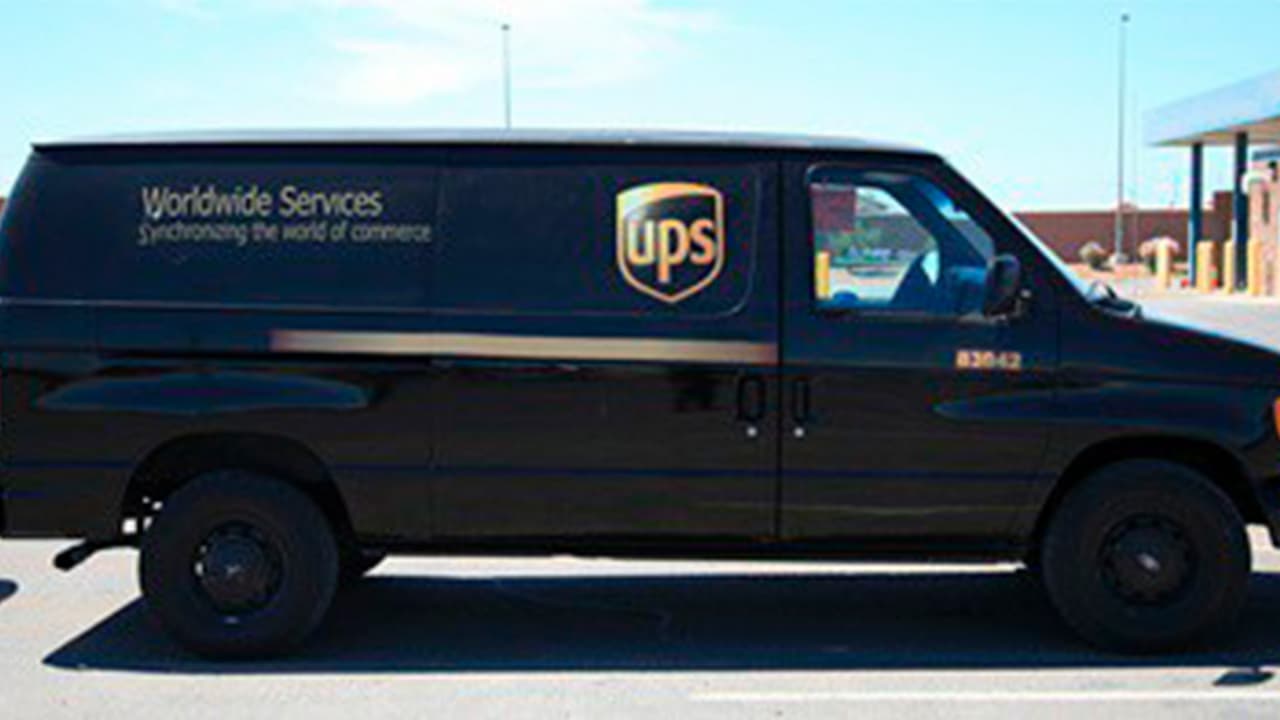 En la misma zona de Niland, pero en mayo de 2012, autoridades detectaron un
<b>a van falsa con la imagen de la empresa de reparto UPS,</b> que tenía escondidos en su interior a 13 pasajeros indocumentados provenientes de México. Una persona fue detenida.