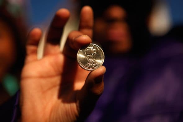 Más del 40% de las monedas de un dólar que emite la Casa de Moneda de EU han sido devueltas a la Reserva Federal.