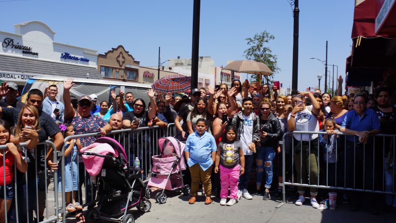 Chiquis, Rosie, Juan, Jacquie, Jenicka y Johnny Rivera celebran la apertura de 'Jenni Rivera Boutique' en Los Ángeles.