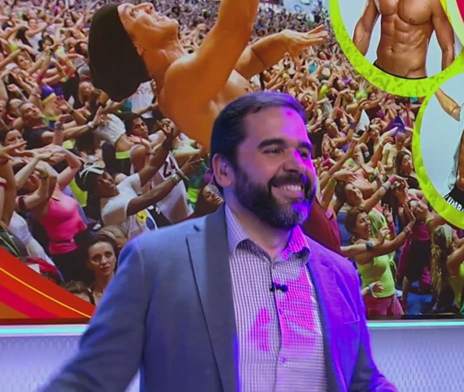 Albert Martínez ha mencionado que le gusta el baile y en esta ocasión lo demostró al mover el esqueleto junto a Beto Pérez.